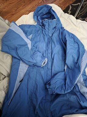 Columbia Blue Hooded Ski Jacket with Light Blue Accents